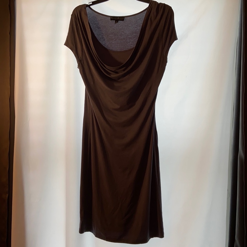 Flattering dress, hits just below knee